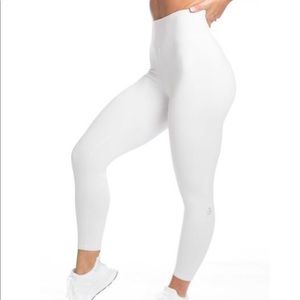 NWOT P’tula Mayra Plush legging in Polar White